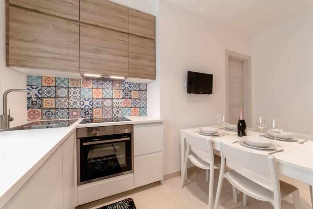 Loved By All - Loft Al Mare Con Free Parking Misano Adriatico Bagian luar foto